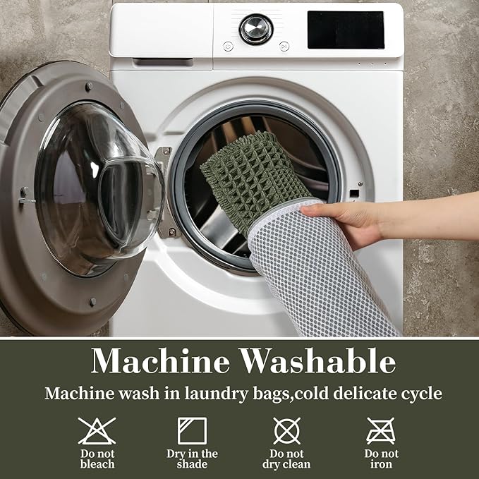 RESARE Waffle Bath Mat for Bathroom, Super Absorbent Bathroom Rugs Non Slip Machine Washable, Ultra Soft Quick Dry Boho Bath Rugs with Tassels for Floor, Upgraded Bordered Design, 18"x30" Green