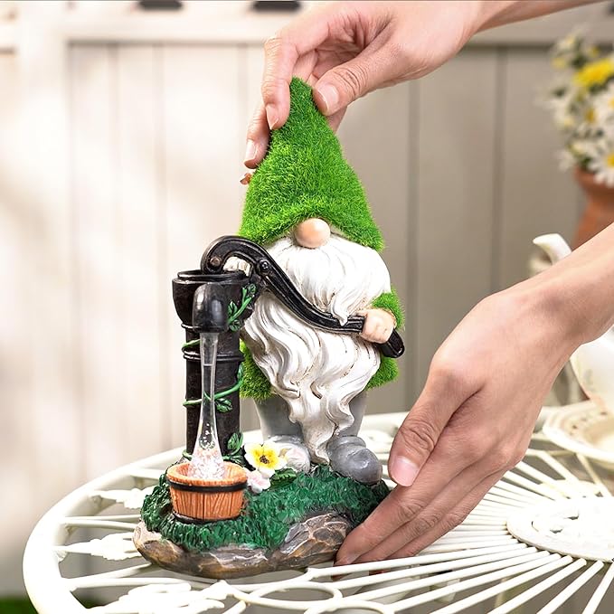 TERESA'S COLLECTIONS Garden Gnomes Decor with Solar Lights, Fathers Gifts, Green Outdoor Resin Decorations for Porch Patio, Gnome Ornaments for Dad and Mom，9"