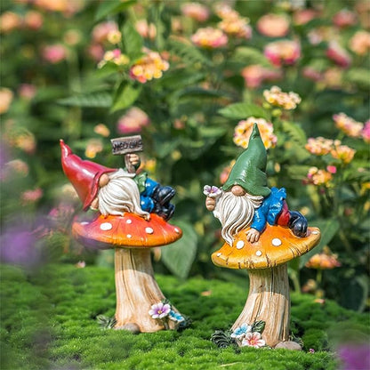 TERESA'S COLLECTIONS Garden Gnomes on Mushroom, Set of 2 Cute Resin Gnome Statues for Yard, Outdoor Patio Porch Lawn, Ideal Gift for Dad Mom Birthday, Outside Decor Housewarming Gifts