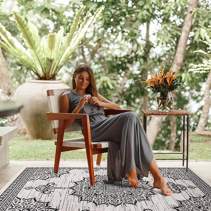 CAMILSON Outdoor Rug, 5x7 Medallion White Black Modern Area Rugs for Indoor and Outdoor Patios, Kitchen and Hallway Mats, Washable Porch Deck Outside Carpet (Medallion White, 5 x 7)